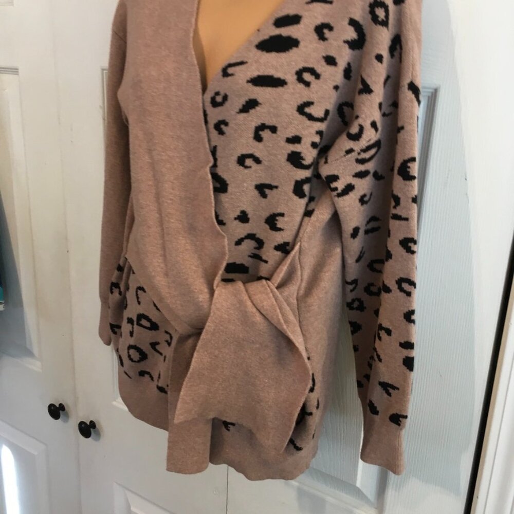 Entro Women's Leopard Print Wrap Sweater Sz S - Picture 3 of 6